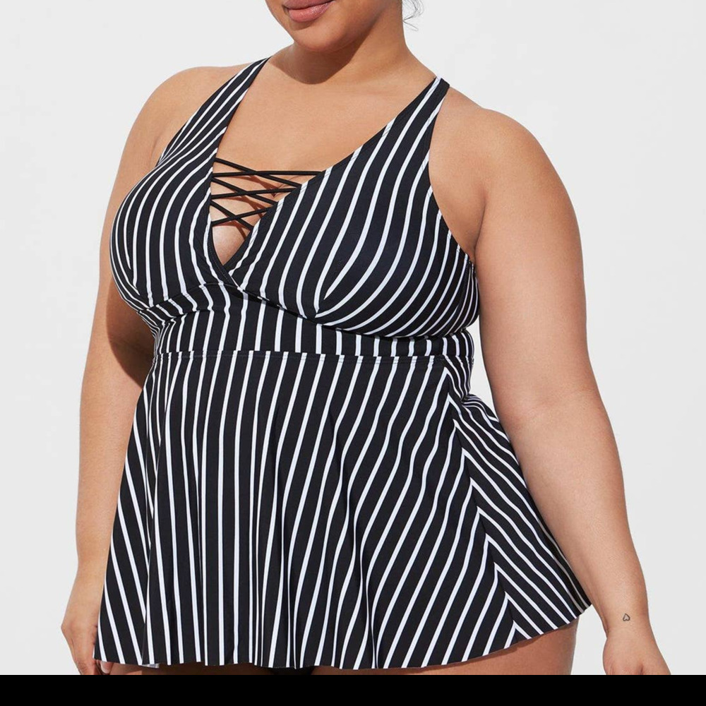 TOP ONLY Torrid 5 (5X) Sexy Busty Lace Up Wireless Padded Triangle Tankini Swim